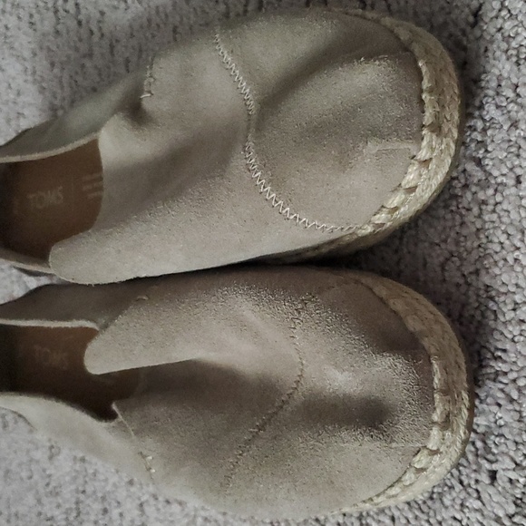 TOMS Desert Taupe Suede Alpargatas - Picture 3 of 16